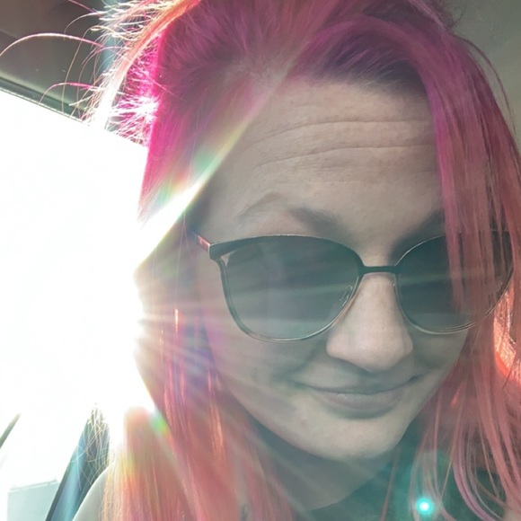 Meet your Posher, Heather - Picture 1 of 1